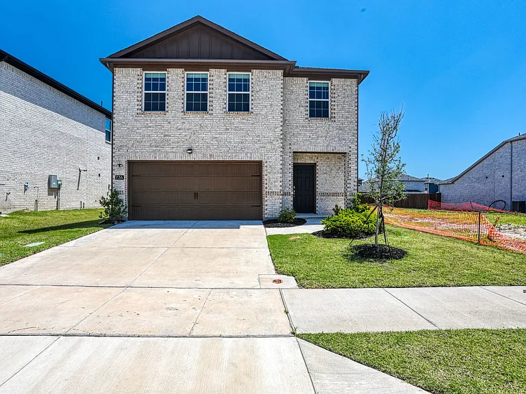 916 Lido Ln — Photo 2