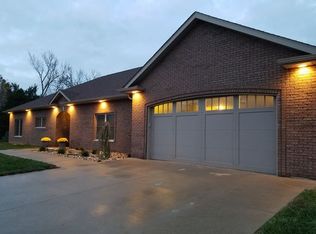 1221 E Pierpont Meadows Rd, Columbia, MO 65201