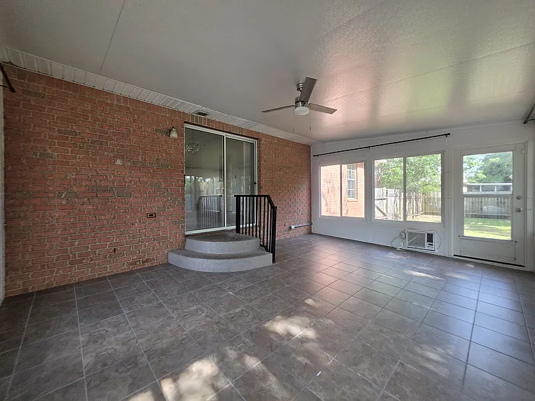 2501 Elkhart Dr — Photo 25
