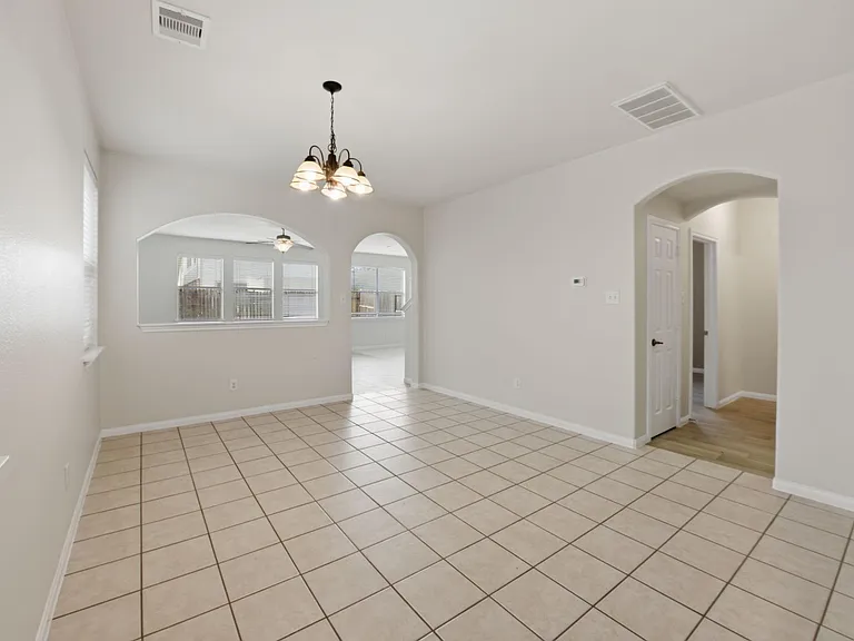 1702 Bonnyton Ln — Photo 13