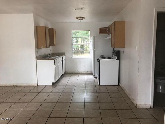 5th image of 4105 Wisteria Dr