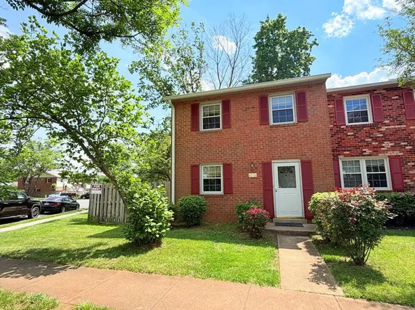 4240 Embassy Dr, Woodbridge, VA 22193
