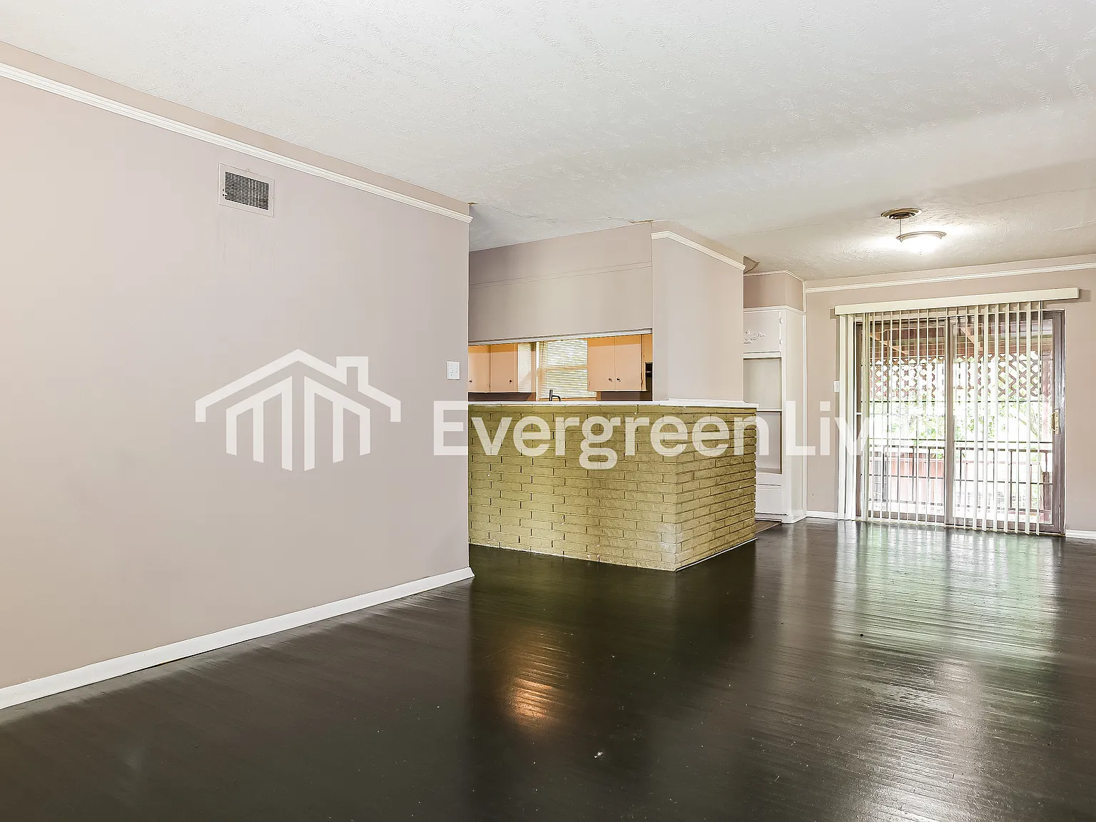 3 bed, 1.5 bath, 1543 sqft, $1,045 — Photo 3