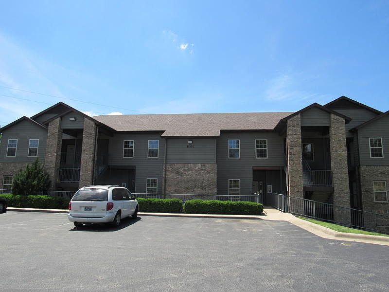 1st image of 1001 Golf Dr