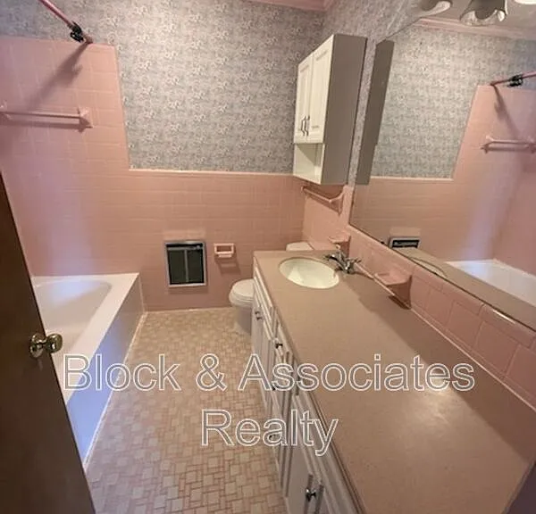 304 Swaim St — Photo 5