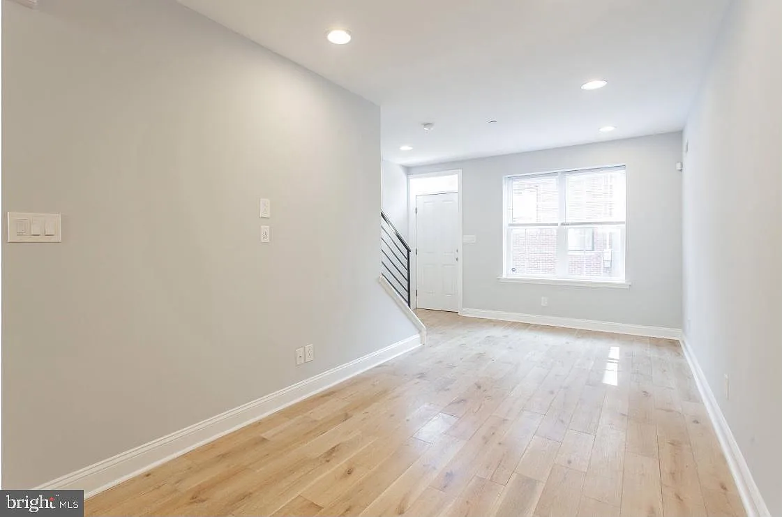2 bed, 1008 sqft, $2,500 — Photo 3
