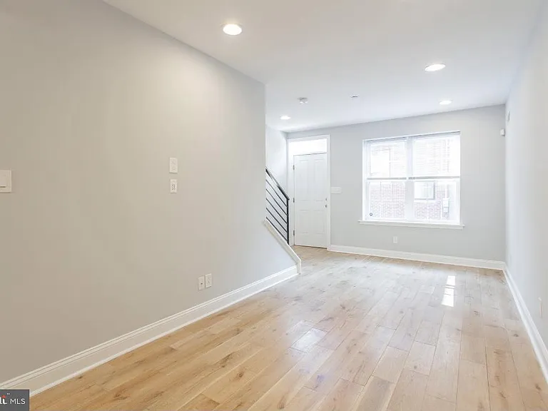 1322 S Bancroft St — Photo 3