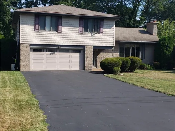 663 Cayuga Dr, Lewiston, NY 14092