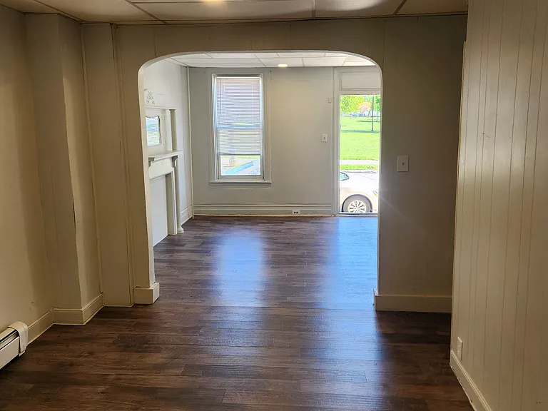 338 S Pershing Ave — Photo 12