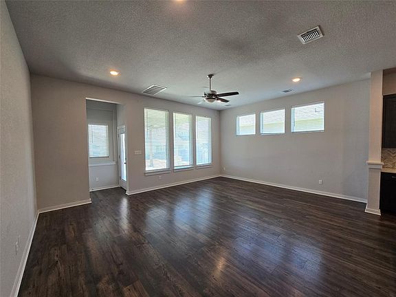 3rd image of 125 High Plains Dr