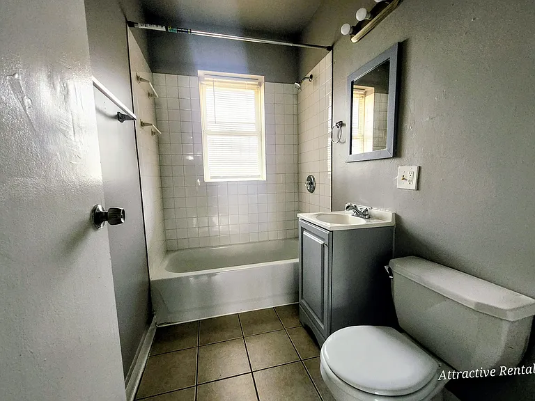 1615-17 W 78th St #2 — Photo 5