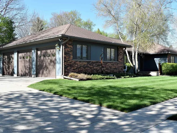 2113 Briardale Dr, Iowa Falls, IA 50126