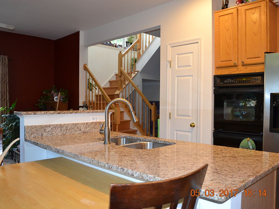 2nd image of 2713 Manhattan Pl