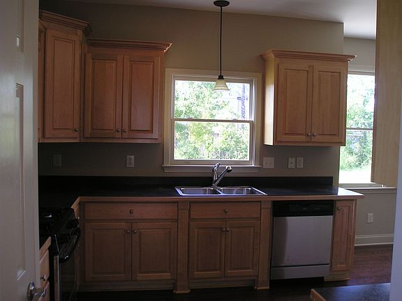 Great Spacious Kitchen