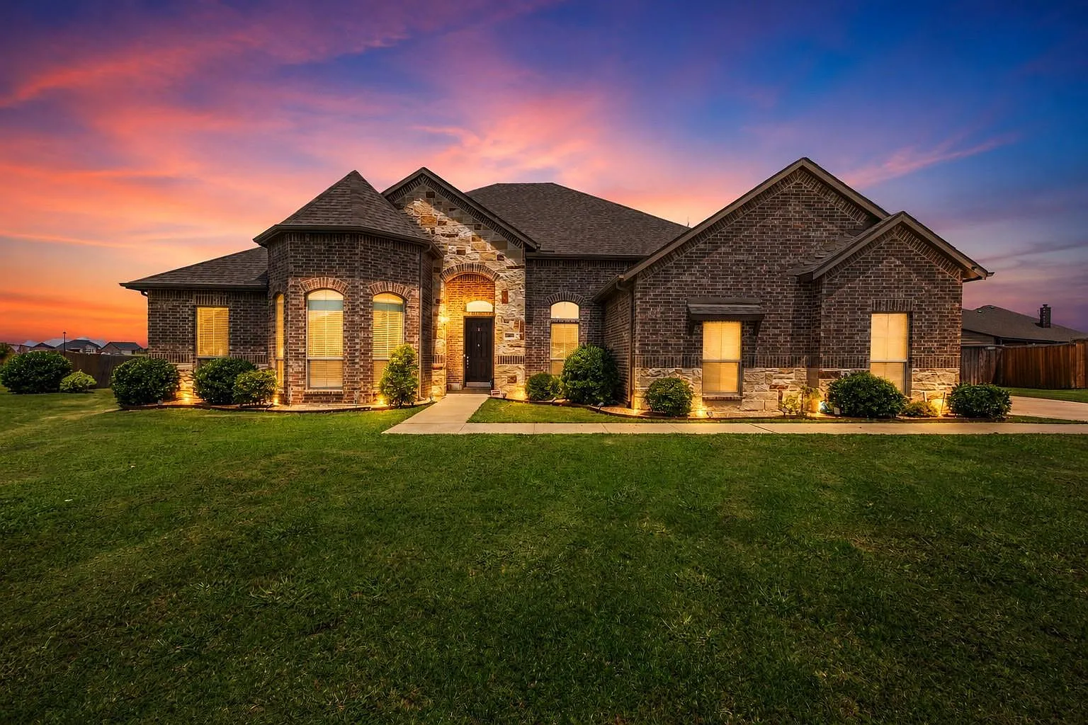 5 bed, 2828 sqft, $3,200 — Photo 1
