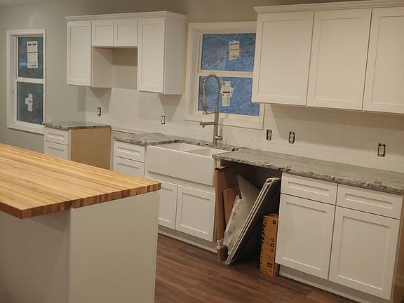 3rd image of 822 Foothills Rd