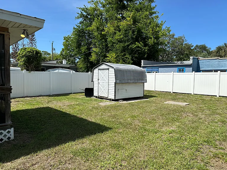 1355 Hiawatha Ave — Photo 17