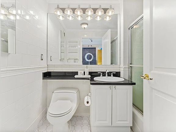 5th image of 404 E 76th St APT 5M