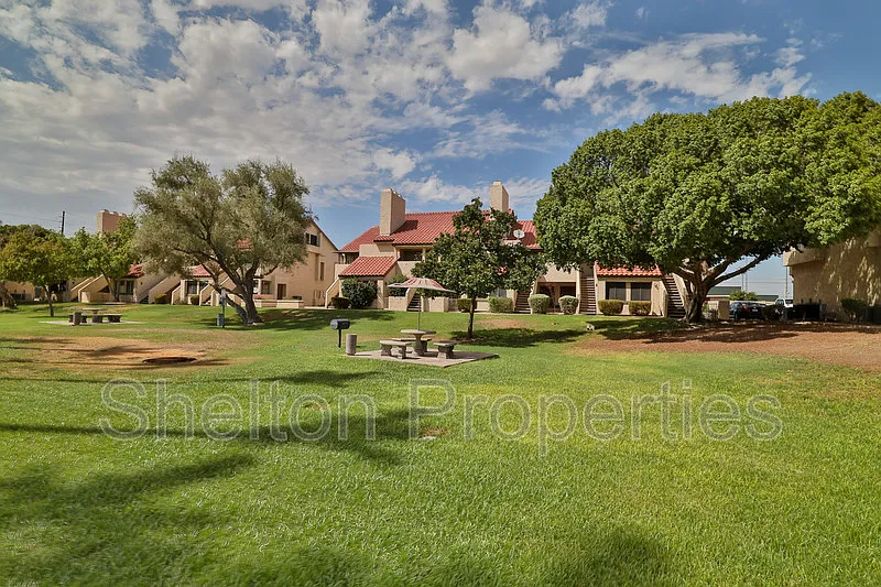 2 bed, 1.0 bath, 867 sqft, $1,395 — Photo 3