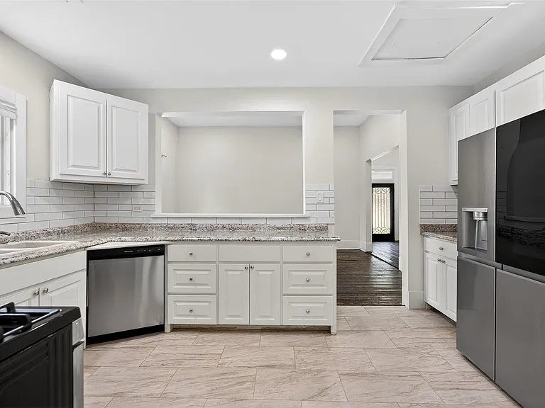 529 W Clark St — Photo 8