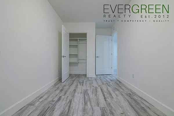 Rented by Evergreen Apartments BK | media 8