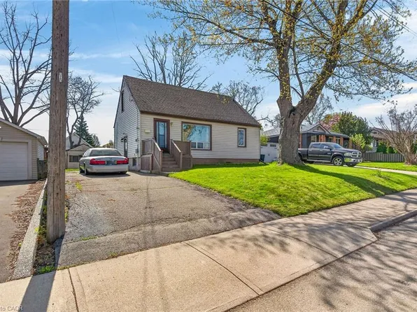 227 W 19th St, Hamilton, ON L9C 4J3