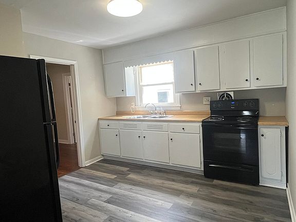 5th image of 3834 Maine Ave NW