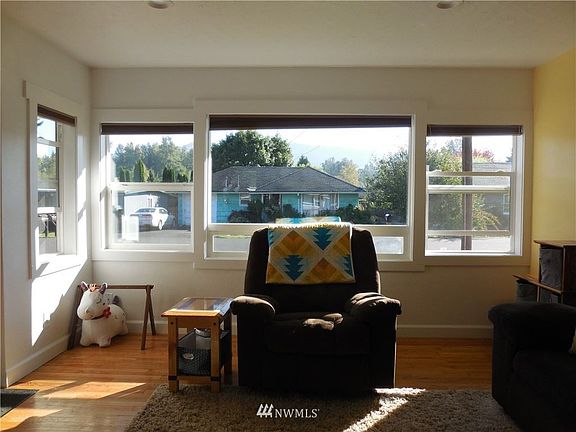 5th image of 459 Roake Ave SE
