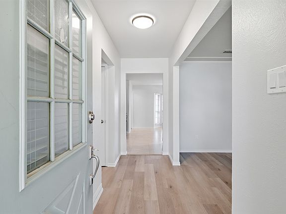5th image of 250 Creekside Ln