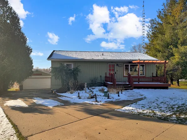 140 School Ct, Cedarville, IL 61013