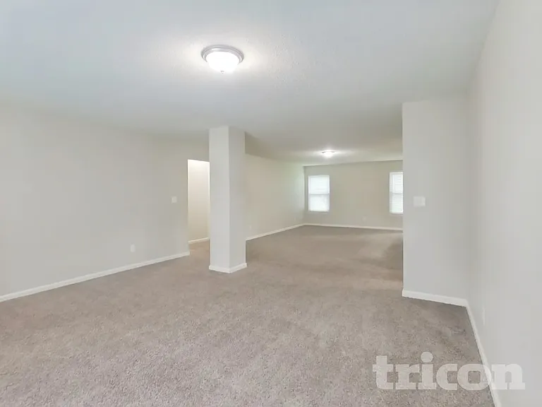 2880 Lakestream Dr — Photo 2