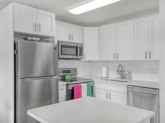 4th image of 3280 Cynthia Lane #109