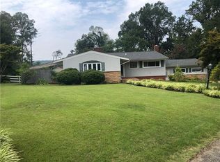 5198 Northview Dr, Hickory, NC 28601