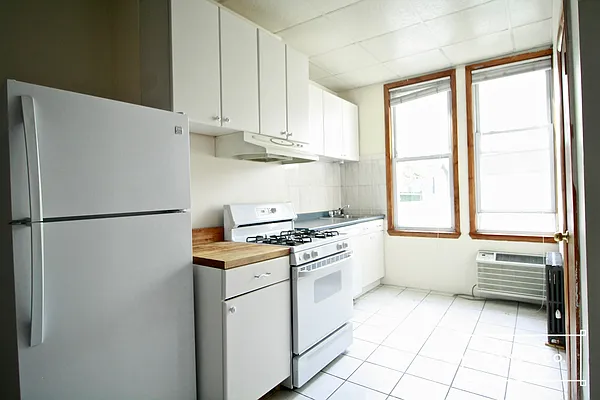 Rented by Grand & Co. | media 28