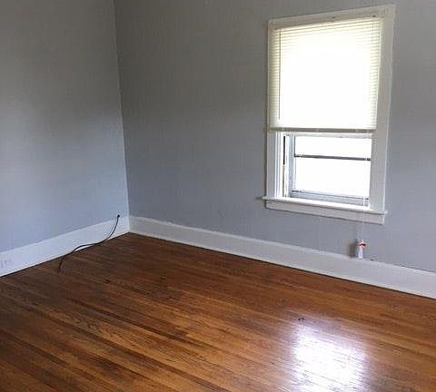 3rd image of 458 W 1st St #Upstairs