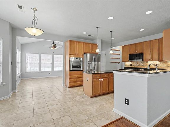 4th image of 413 Quaker Ridge Ct