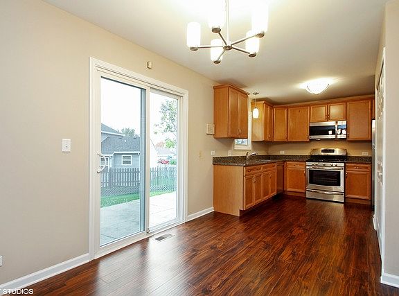 3rd image of 210 Sprucewood Ct