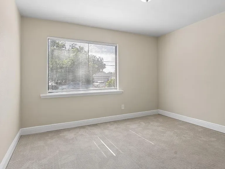 216 Bearle St — Photo 14
