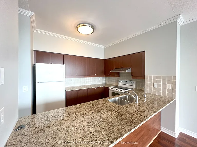 15 N Park Rd #1004 — Photo 11