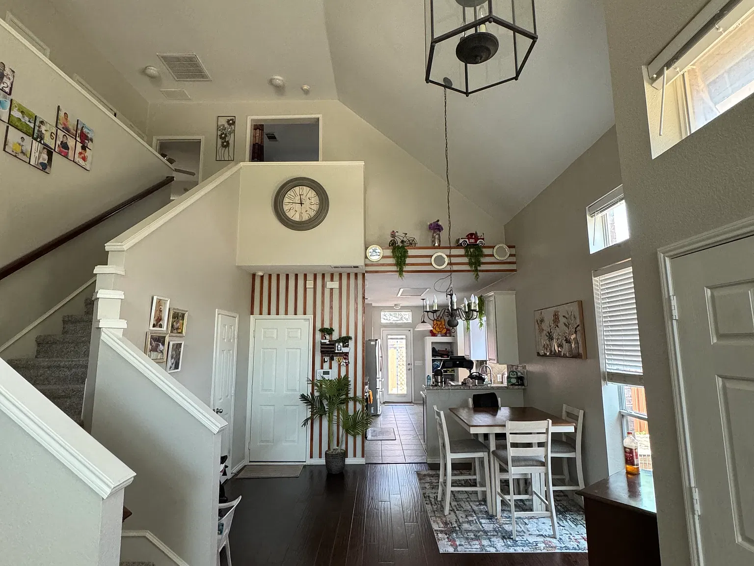 3 bed, 2100 sqft, $2,400 — Photo 3