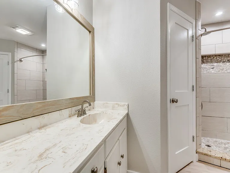 2020 Normandy Dr — Photo 17