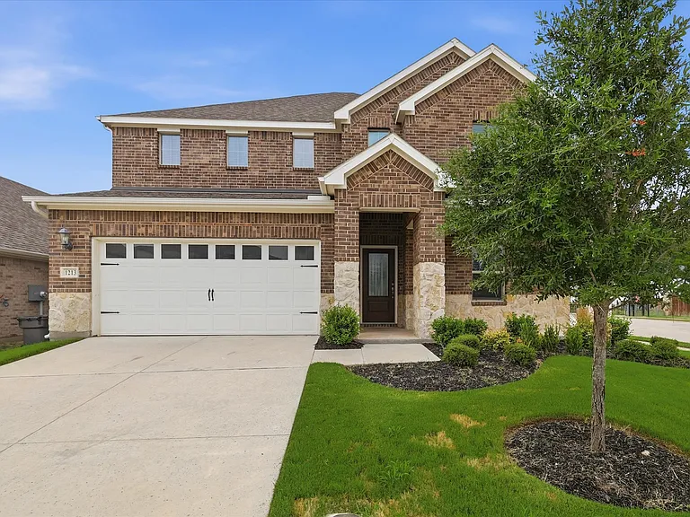 1213 Birchwood Ln — Photo 5