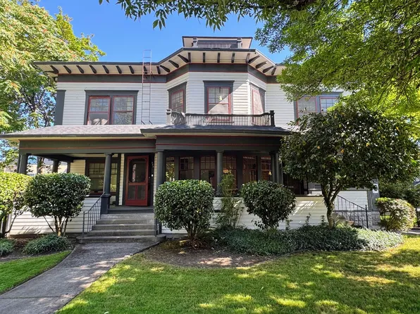2 Bedroom Unit in the the old Beta Theta Pi Fraternity House near UofO Campus, 379 E 12th Ave, Eugene, OR 97401