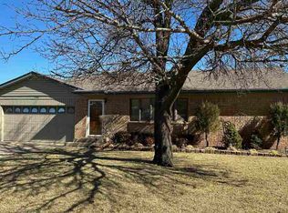 948 N 5th St, Blackwell, OK 74631