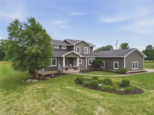9288 Columbus Rd NE, Louisville, OH 44641
