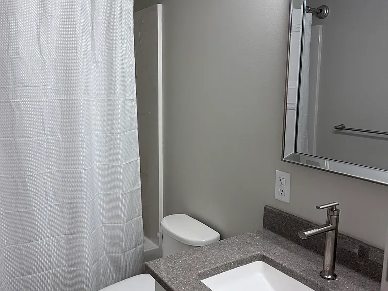 323 N Chestnut St #325 — Photo 10