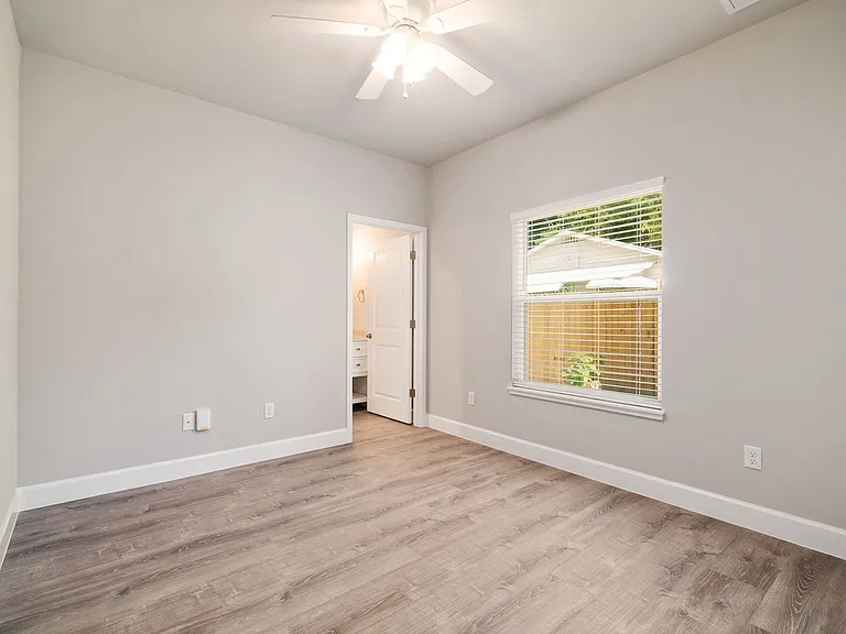622 NW 3rd Ave #11 — Photo 24