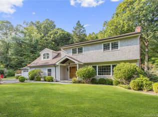 33 Macgregor Dr, Stamford, CT 06902