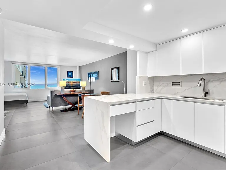 2301 Collins Ave #1543 — Photo 3