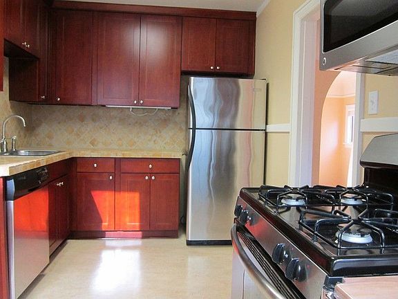 5th image of 1904 E Highland Dr